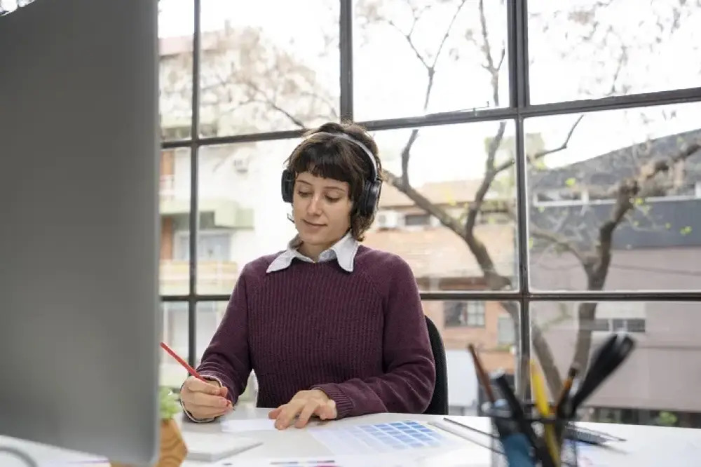 Online Professional Development Courses: 7 Red Flags to Avoid and 7 Green Flags to Trust