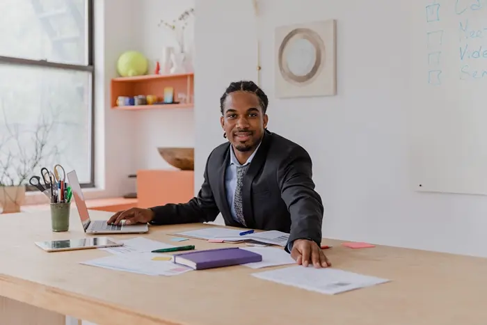 Business manager completing online business management CPD courses for professional development and certification